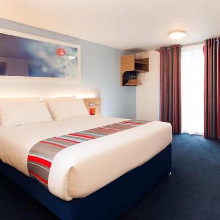 Travelodge Maidenhead Central Exterior photo