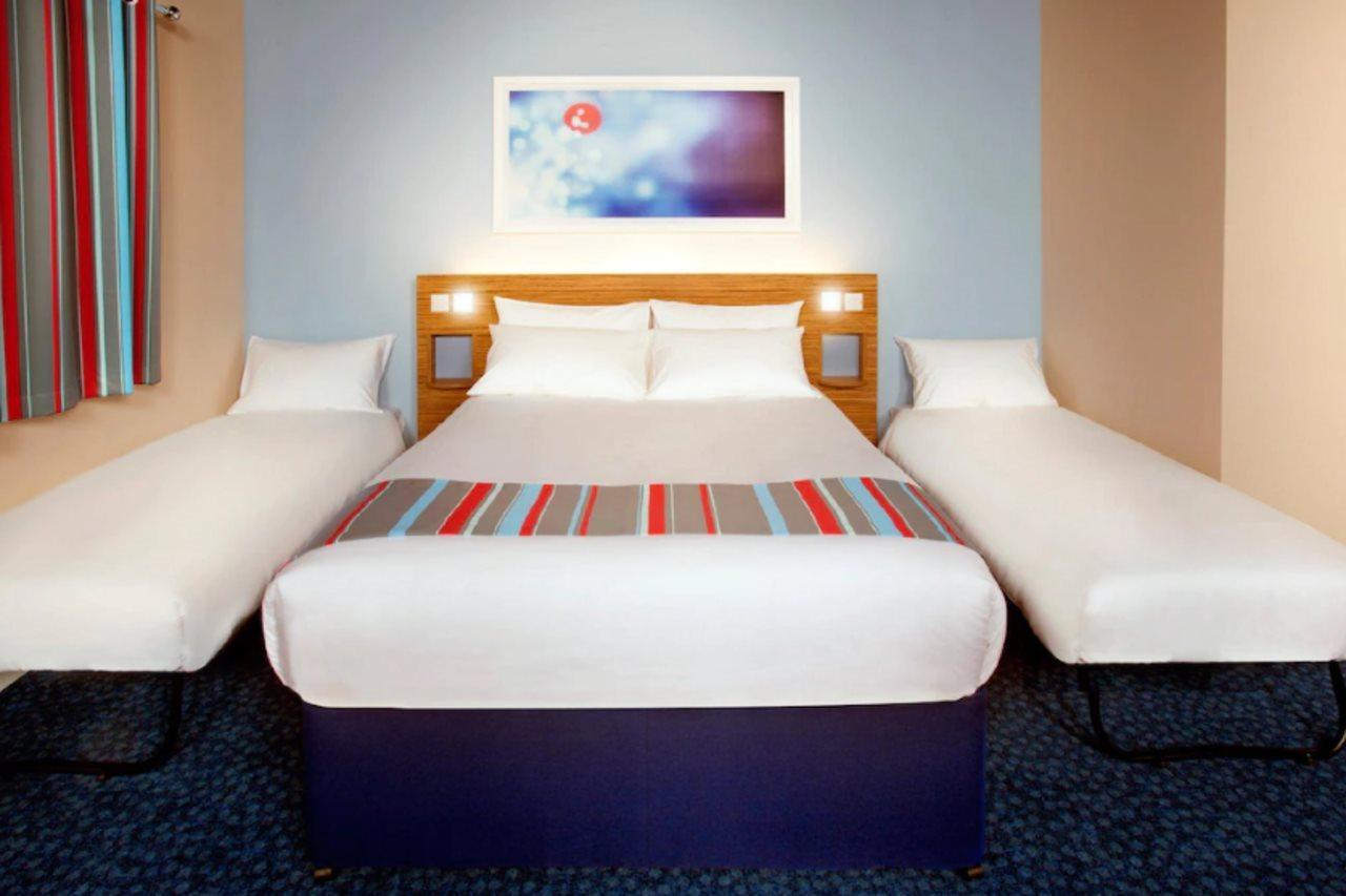 Travelodge Maidenhead Central Exterior photo