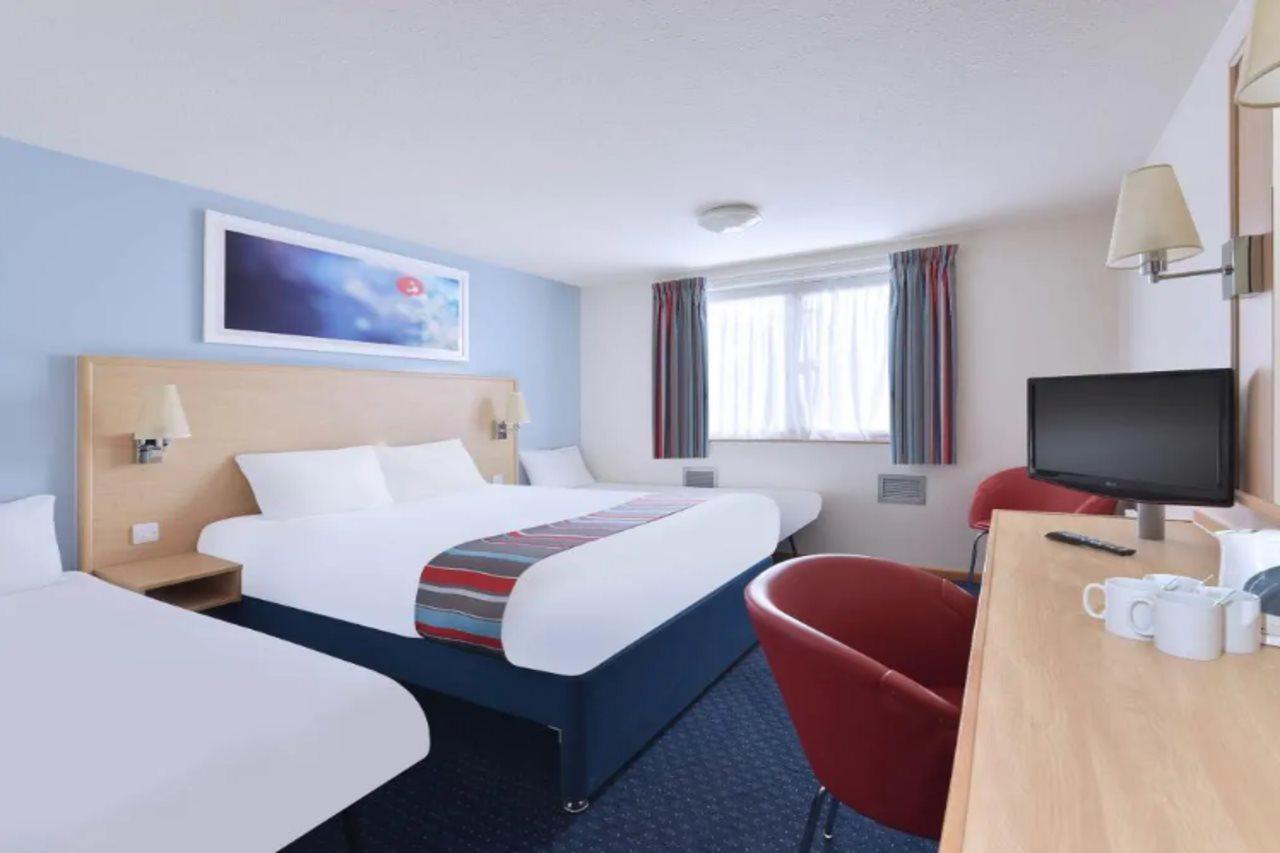 Travelodge Maidenhead Central Exterior photo