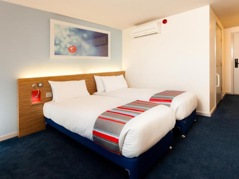 Travelodge Maidenhead Central Exterior photo