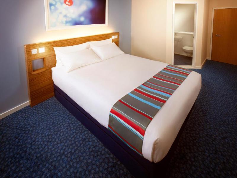 Travelodge Maidenhead Central Exterior photo